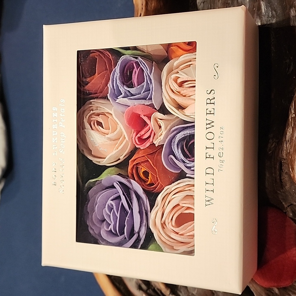 Body Luxuries scented soap petals wild flowers